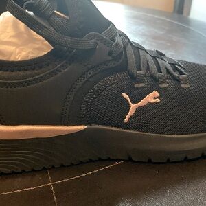 Brand New Puma Women Tennis Shoes.